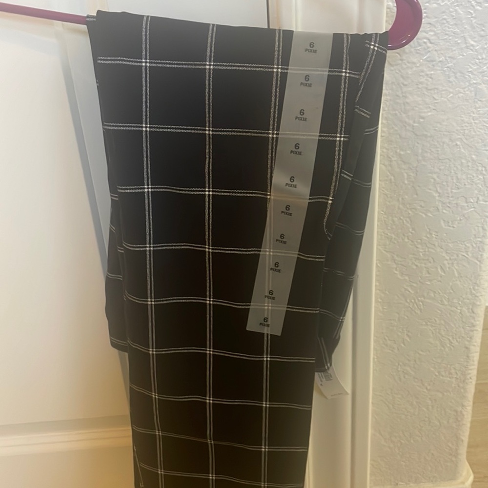 High rise old navy size 6 pixie pants